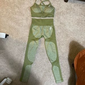 Doyoueven Leggings and Sports Bra Gym Set